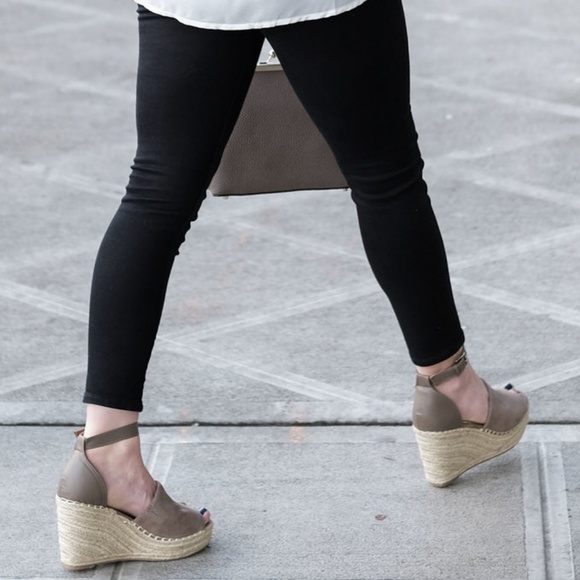 STEVE MADDEN Taupe Espadrille Wedge Sandals Sz 10 EUC - Picture 2 of 2